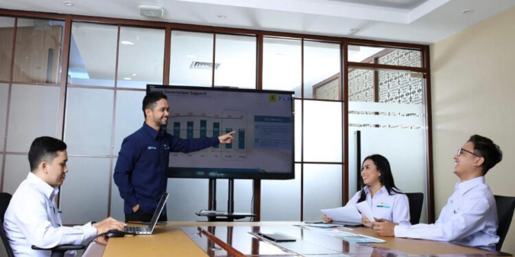 PLN resmi sertifikasi bergengsi Great Place to Work (GPTW) Indonesia 2025 sebagai pengakuan global atas keberhasilan perusahaan menciptakan lingkungan kerja terbaik. (foto: Humas PLN)