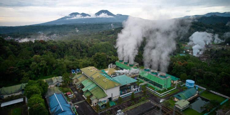 PLTP Lahendong merupakan pembangkit EBT yang menyumbang listrik bersih terbesar di sistem Sulutgo. (foto: Humas PLN)