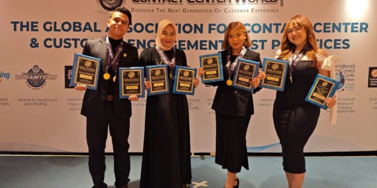 Para peraih penghargaan di ajang Global Contact Center World Awards atau GCCWA 2025 di Yunani. (foto: Humas PLN)