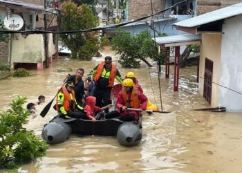 Suasana Medan yang terendam banjir. (foto: stim sukma medan)