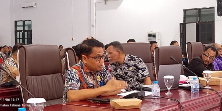 Foto: Kepala Dinas Kesehatan Kabupaten Kepulauan Sangihe, Handry Pasandaran, menjelaskan bahwa keterlambatan pembayaran TPP. (Dok.Rendy/Barta1)