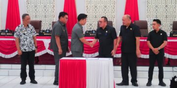 Foto: Pemerintah Kabupaten Kepulauan Sangihe bersama Dewan Perwakilan Rakyat Daerah (DPRD) resmi menandatangani nota kesepakatan bersama atas dokumen Kebijakan Umum Anggaran dan Prioritas Plafon Anggaran Sementara (KUA-PPAS) APBD Tahun Anggaran 2026. (Istiewa)