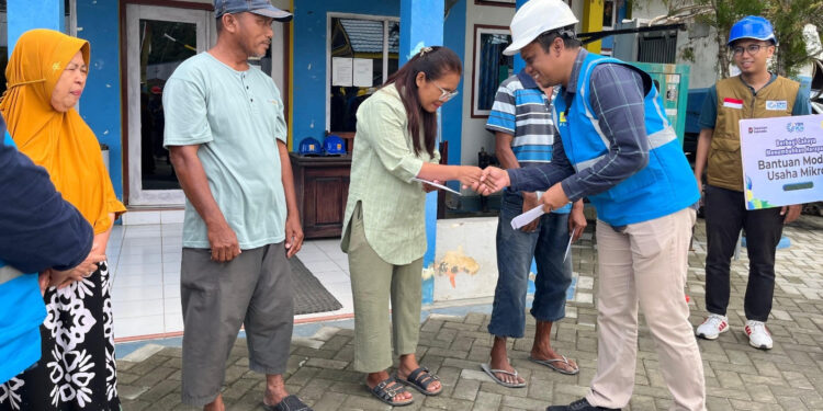 Bantuan modal usaha difokuskan bagi UMKM yang membutuhkan tambahan modal produktif untuk berkembang. (foto: Humas PLN)