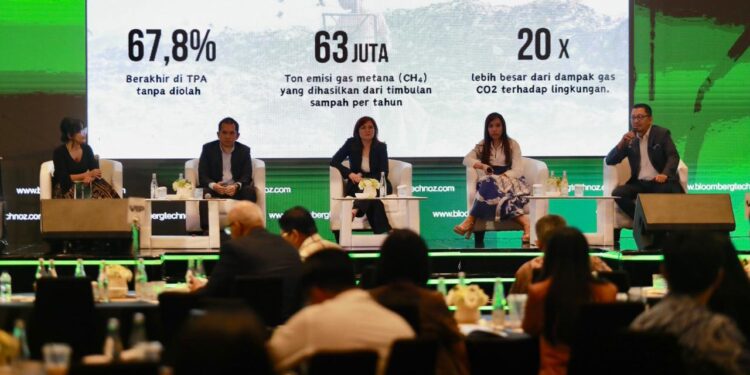 Event Bloomberg Technoz Ecoverse yang diselenggarakan Bloomberg Technoz di Jakarta. (foto: Humas PLN)