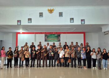 Foto bersama jajaran Kejari Talaud dan peserta kegiatan penerangan hukum.