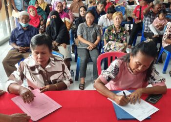 Kantor BPN Manado Serahkan 37 Sertipikat Program PTSL 2025 di Kelurahan Sindulang Satu