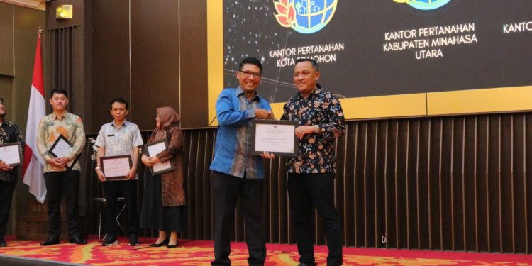 Kantor Pertanahan Manado Raih Penghargaan Penyelesaian Target Sertipikasi Barang Milik Negara 2025