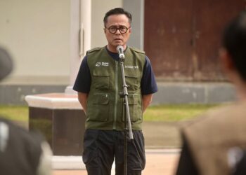 COO Danantara sekaligus Kepala BP BUMN, Dony Oskaria menyampaikan apresiasi kepada seluruh BUMN yang telah turun langsung sebagai relawan untuk membantu masyarakat terdampak bencana. (foto: Humas PLN)