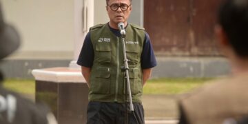 COO Danantara sekaligus Kepala BP BUMN, Dony Oskaria menyampaikan apresiasi kepada seluruh BUMN yang telah turun langsung sebagai relawan untuk membantu masyarakat terdampak bencana. (foto: Humas PLN)