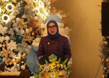 Direktur Distribusi PT PLN (Persero), Arsyadany Ghana Akmalaputri saat memberikan sambutan terkait dukungan penuh PLN terhadap kemajuan Sulawesi Utara. (foto: Humas PLN)