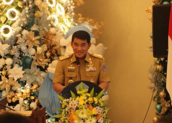 Gubernur Sulawesi Utara, Mayjen TNI (Purn) Yulius Selvanus, SE saat memberikan apresiasi kepada Pemerintah Pusat dan PLN. (foto: Humas PLN)