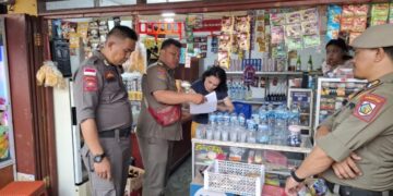 Razia Kios, SatPol-PP Kotamobagu Sita Puluhan Botol Miras dan Cap Tikus