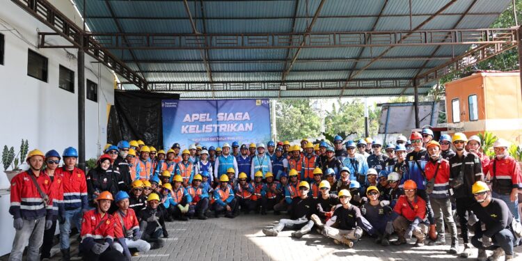 Kesiapan Tim PLN UID Suluttenggo bersama dengan Tenaga Alih Daya yang siap dalam menghadapi perayaan Natal dan Tahun Baru. (foto: Humas PLN)