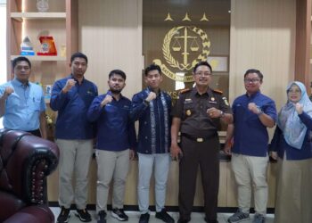 Manajemen PLN UP3 Situbondo saat berkunjung ke Kantor Kejaksaan Negeri Bondowoso.(Foto: Humas PLN)