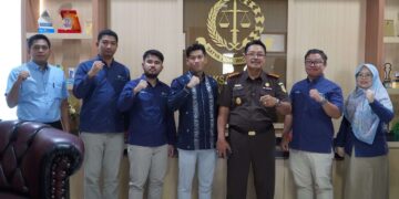 Manajemen PLN UP3 Situbondo saat berkunjung ke Kantor Kejaksaan Negeri Bondowoso.(Foto: Humas PLN)