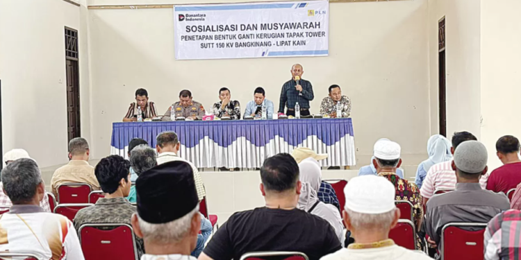 PLN UPP Sumatera Bagian Tengah 2 melaksanakan sosialisasi dan musyawarah penetapan ganti kerugian Tapak Tower SUTT 150 kV Bangkinang-Lipat Kain. (foto: Humas PLN)
