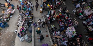 Pemandangan Pasar Jalanan Lagos Yang Meriah. (foto: Pexels)