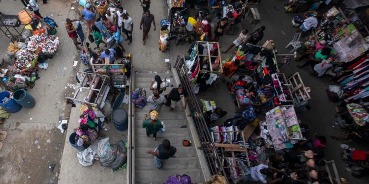 Pemandangan Pasar Jalanan Lagos Yang Meriah. (foto: Pexels)