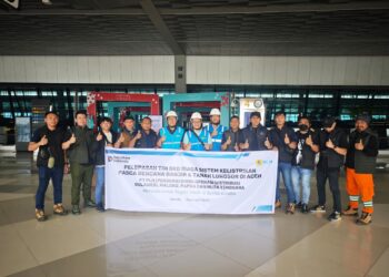 Tim teknisi PLN Sulutenggo dikirim ke lokasi terkena bencana alam di Sumatra. (foto: Humas PLN)