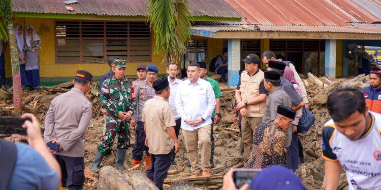 Terjun Lokasi Bencana Sumut, Wamen Ossy Beri Bantuan dan Dengar Cerita Warga Terdampak
