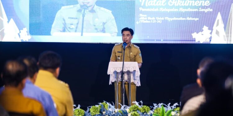 Foto: Bupati Michael Thungari saat Menyampaikan Sambutan dalam Perayaan Natal Oikumene Pemkab Sangihe. (Dok. Yos Limpong)