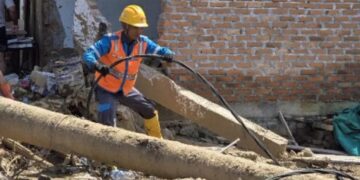 penormalan sisa jaringan listrik di Sumatra pasca-bencana. (Foto: Humas PLN)