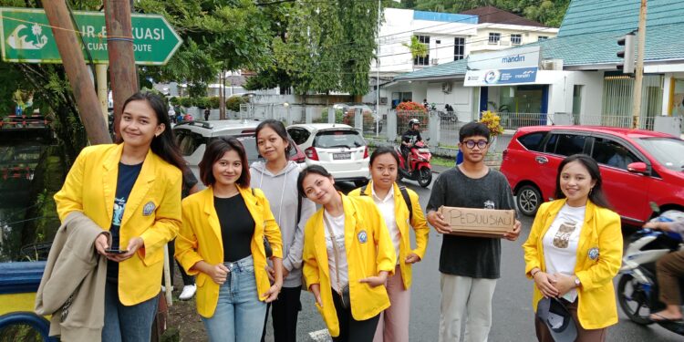Foto: Penggalangan Donasi Bantuan Bencana Alam di Pulau Siau oleh Mahasiswa Polnustar. (Dok. Istimewa)