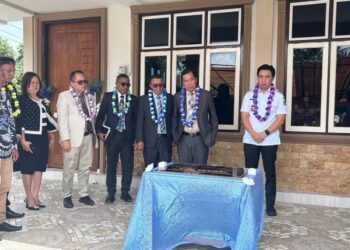 Foto: Bupati saat menghadiri peresmian dan Pentahbisan GMAHK Jemaat Aha Patung. (Dok. Istimewa)