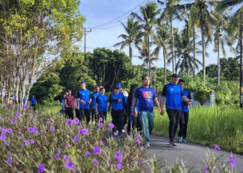 Kajari Talaud memimpin jalan sehat bersama korps Adhyaksa.