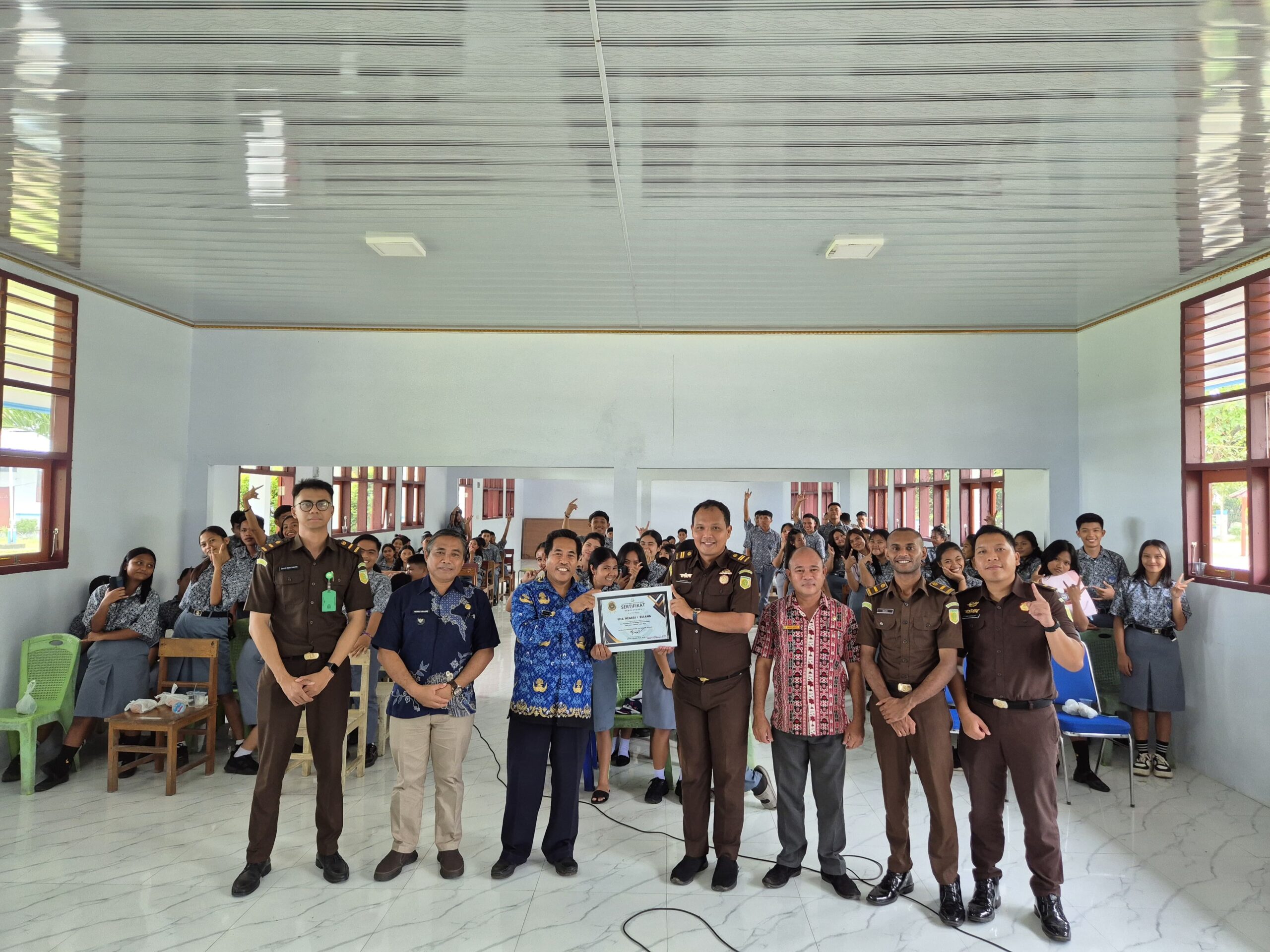 Foto bersama usai kegiatan Jaksa Masuk Sekolah.