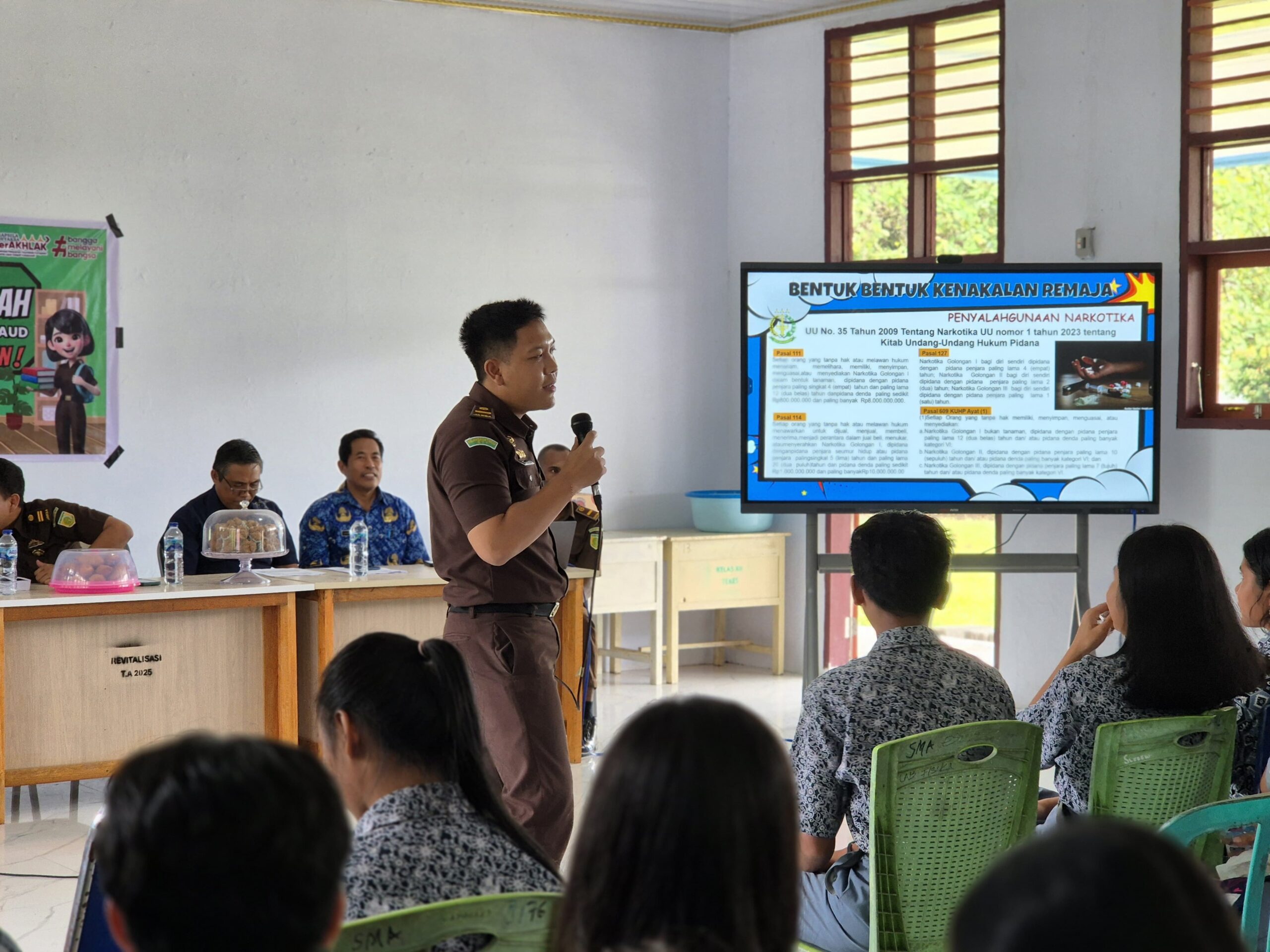 Suasana pemberian materi pada kegiatan Jaksa Masuk Sekolah.