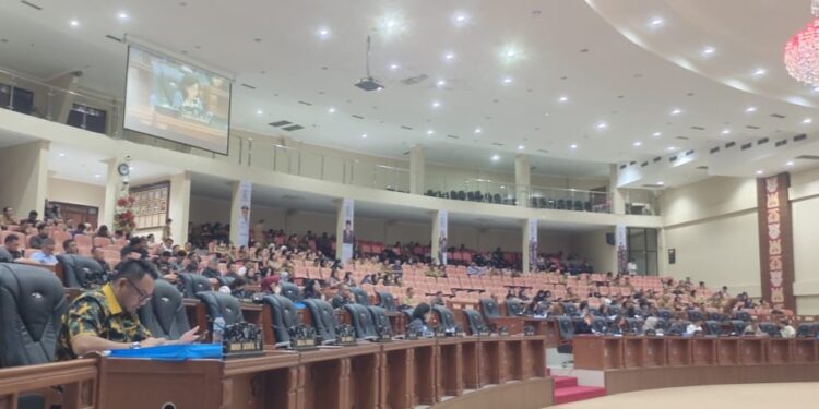 Kursi Kosong di Rapat Paripurna DPRD Sulut