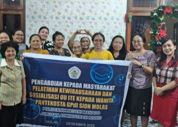 Pengabdian Kepada Masyarakat:  Pelatihan Kewirausahaan dan Sosialisasi UU ITE Kepada Wanita Pantekosta GPdI Sion Molas