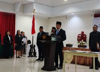 Foto: Bupati Kepulauan Sangihe Michael Thungari melantik para pejabat di lingkungan Pemerintah Kabupaten Kepulauan Sangihe. (Dok. Rendy/Barta1)
