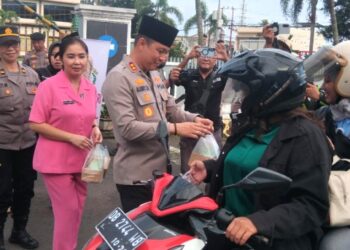 Polres Bitung Berbagi Takjil, Wujud Kepedulian dan Solidaritas Polri dengan Masyarakat