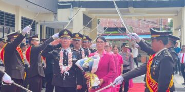 Kapolres Albert Zai Resmi Lepas Empat Anggota Purna Tugas