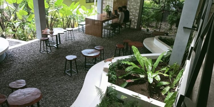 Salah satu fasilitas belajar di luar kelas di Jurusan Teknik Elektro Polimdo. (Foto: meikel/Barta)