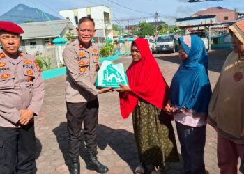 Polres Bitung Bagikan Bantuan di Masjid Jami An Nur, Wujud Kepedulian di Bulan Ramadan