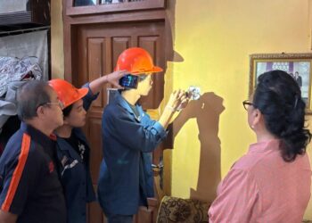 Jurusan Teknik Elektro Polimdo Hadir untuk Desa: Edukasi dan Audit Listrik Gratis di Paslaten