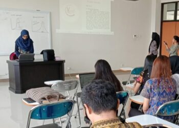 Pengabdian Kepada masyarakat: Mahasiswa Polimdo Dibekali Pelatihan Writing IELTS, Persiapan Studi dan Karier Internasional