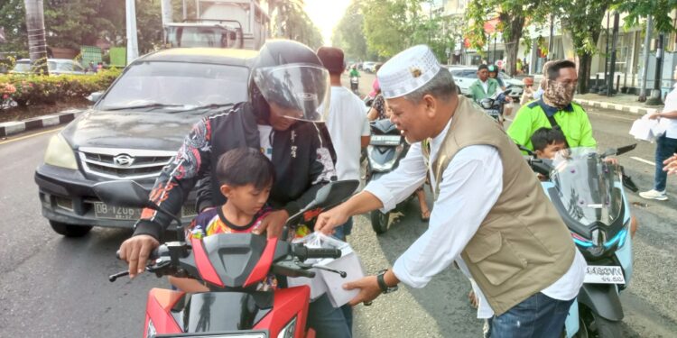 APPSI, PAPERA, dan BIFI Kota Bitung Bagikan Takjil Gratis, Wujud Kepedulian di Bulan Ramadan