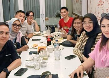 Panitia reuni Smantoe '96 dan pengurus yang berkumpul: Allan, Jane, Banuwati, Santi, Edmon, Tini, Aneke, Denly. (foto: panegurus ikatan alumni Smantoe '96)