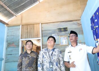 Program elektrifikasi PLN di Kabupaten Bolmong Timur. (foto: Humas PLN)