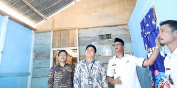 Program elektrifikasi PLN di Kabupaten Bolmong Timur. (foto: Humas PLN)