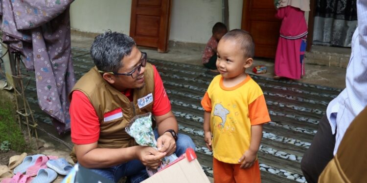 Safari Ramadan PLN di Tolitoli juga menjangkau anak yatim piatu. (foto: Humas PLN)