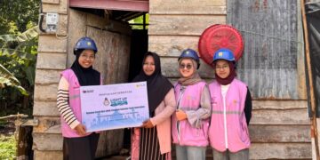 Sambungan listrik baru bagi warga di Provinsi Sulawesi Tengah jadi program PLN selama bulan suci Ramadhan foto. (Humas: PLN)