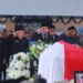 Foto: Forkopimda memberikan penghormatan terakhir kepada mendiang HR Makagansa dalam acara persemayaman di Kantor Bupati Kepulauan Sangihe. (Dok. Istimewa)