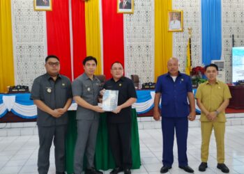Foto: Penyerahan dokumen LKPJ Bupati Kepulauan Sangihe TA 2025. (Dok. Rendy/Barta1)
