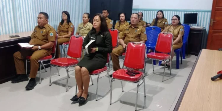 Suasana berlangsungnya ibadah di Dinas Kominfotik Kabupaten Talaud.