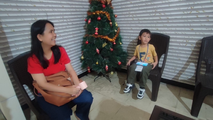 Alexander dan mamanya Meilona Wahongan.